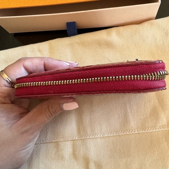 Authentic Louis Vuitton Zippy wallet- red vernis - Picture 11 of 16
